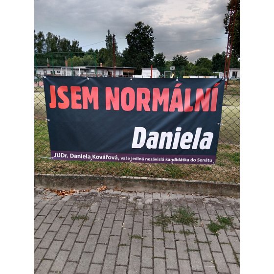 Na plotě