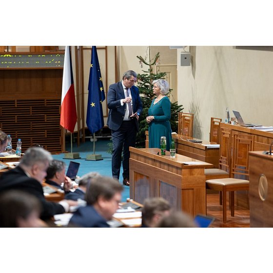 D. na zasedání