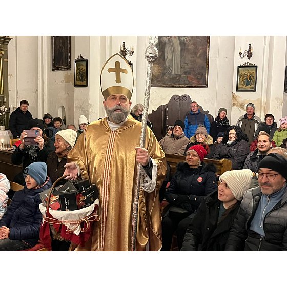 D. a Mikuláš